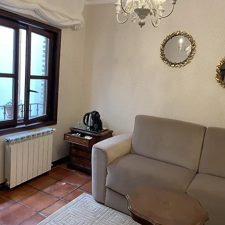 The Manor House * La Guardia