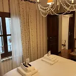 The Manor House * La Guardia