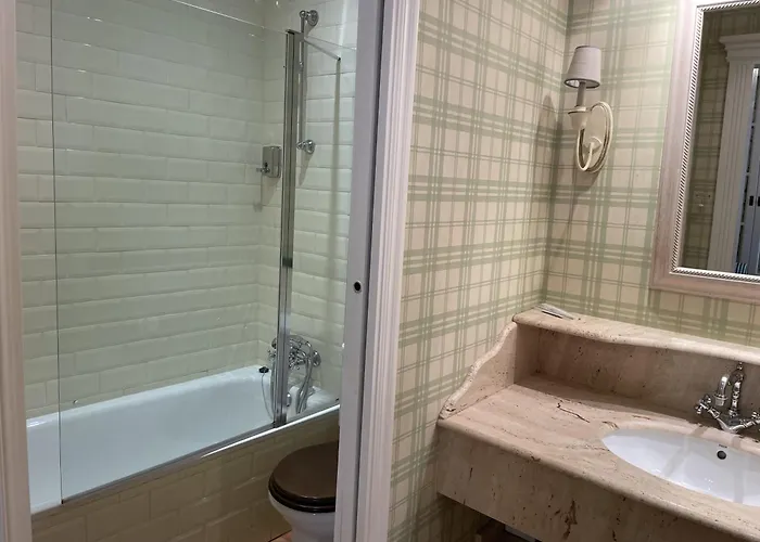 The Manor House Country house *